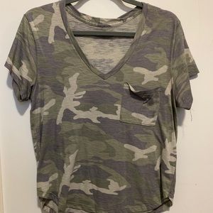 Abercrombie & Fitch camo v neck shirt